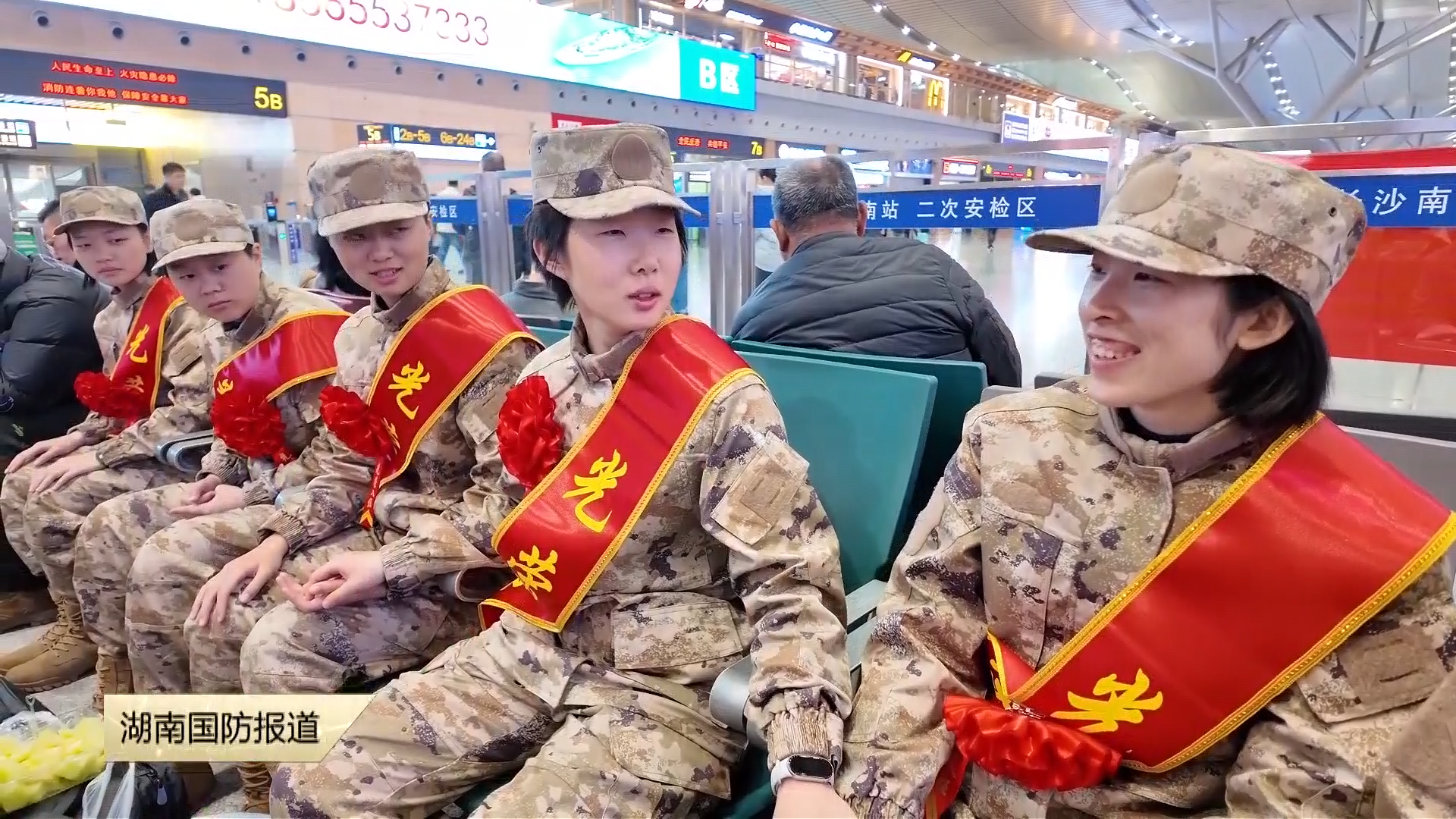 新闻特写——从边疆回来后，她选择再次入伍