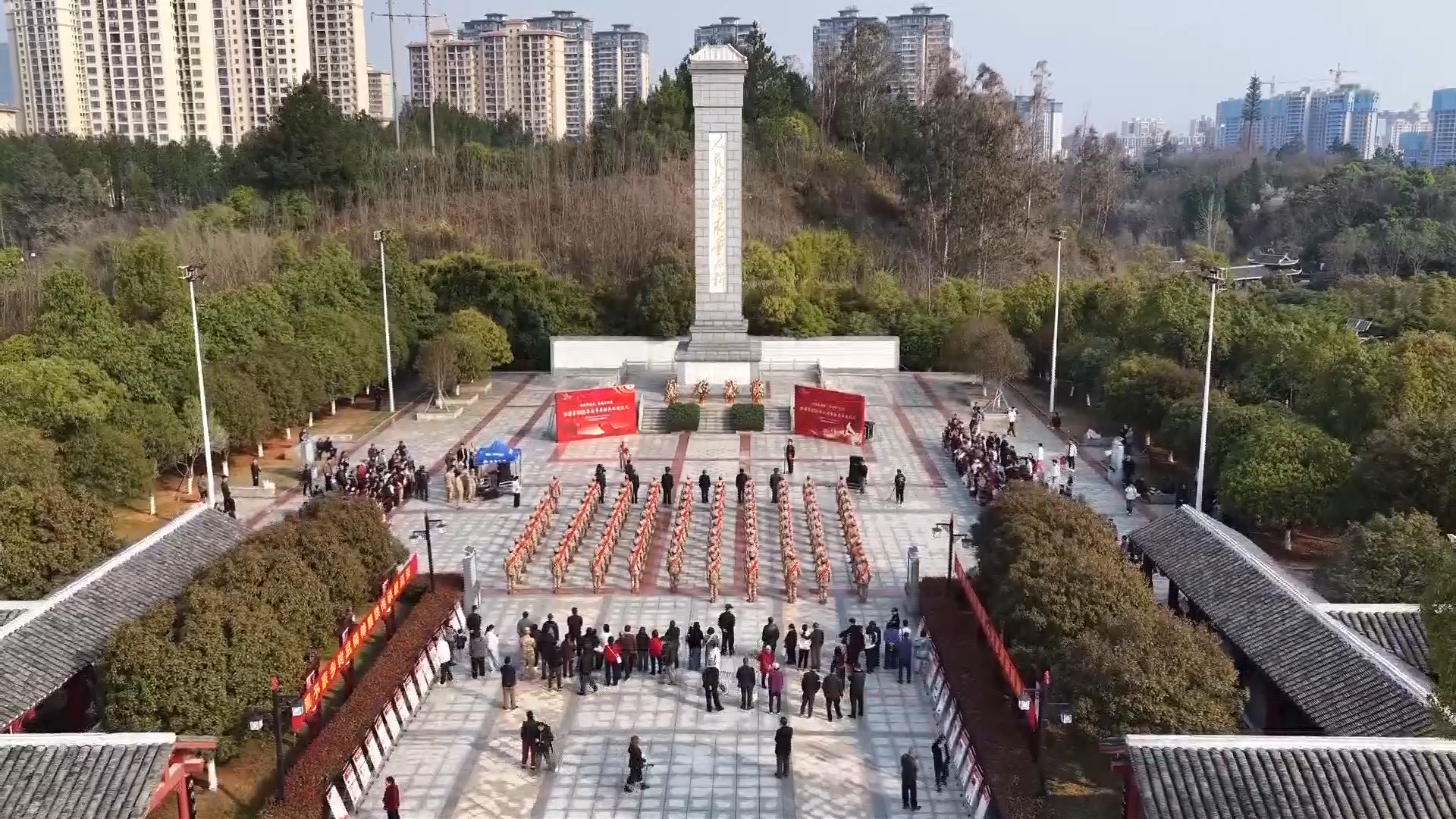 踏着英雄足迹 奔赴强军征程