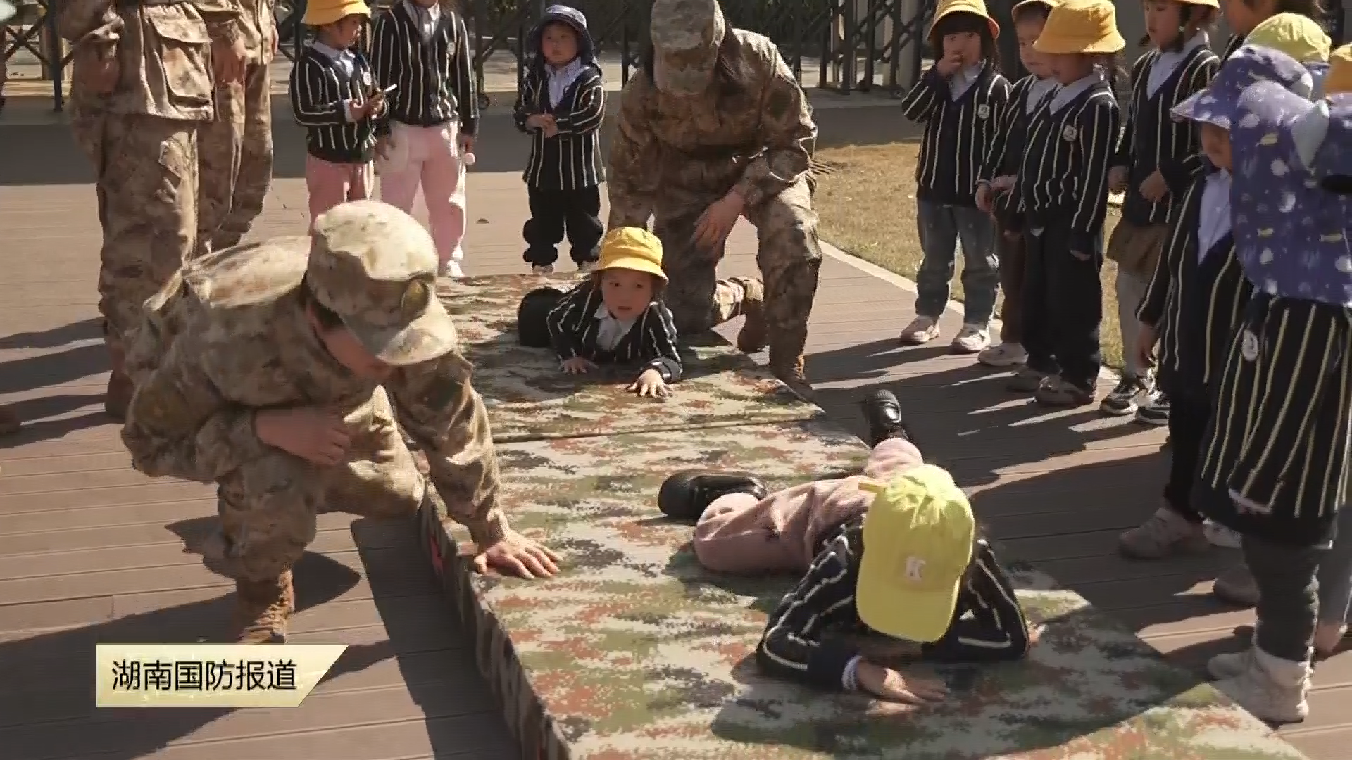 国防科技大学：雷锋精神薪火续 军民携手暖人心