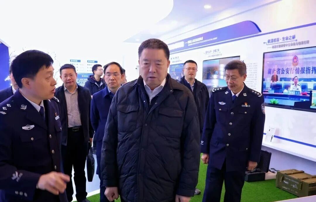 毛万春在湖南警察学院调研
