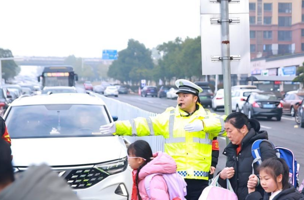 家长护学岗多地“叫停”，湖南如何护学保平安？