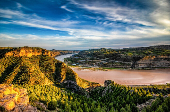 习近平在参加首都义务植树活动时强调 为山川大地增添锦绣 让中国式现代化底色更加亮丽