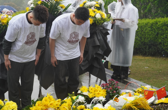 “一粥一饭，当思来处不易”，这场跨越四年的缅怀，藏着对袁爷爷的思念
