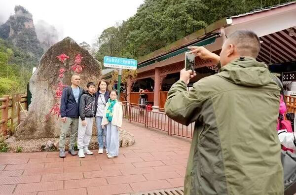 清明假期首日，湖南客流875.08万人次