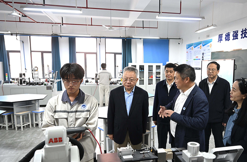 沈晓明调研全省高等院校“两优”改革工作并主持召开座谈会
