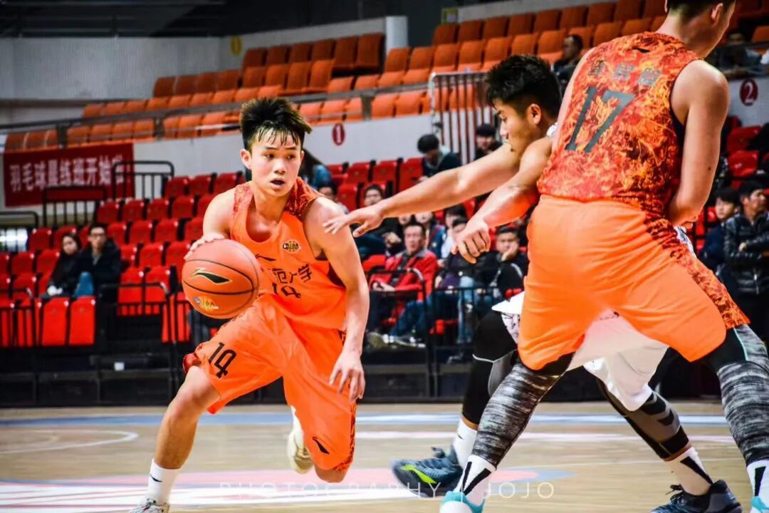 湘BA走进长郡中学：当“校园篮球王”遇上专业球员