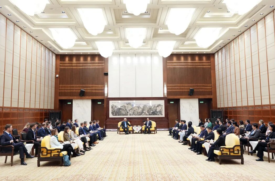 毛伟明会见第十一届中德青年领导者会议嘉宾代表