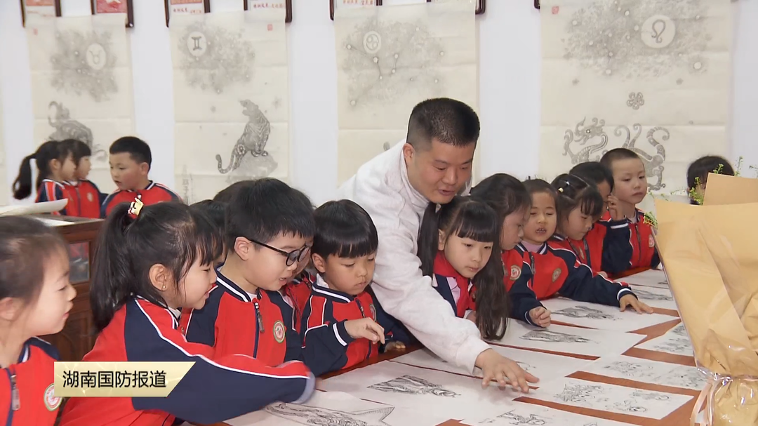 画笔绘星河 童心逐苍穹  株洲市开展军旅航天主题画展