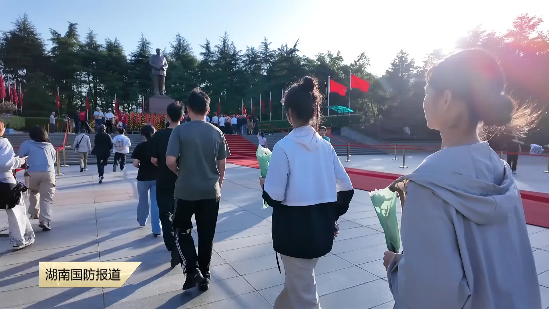 少年毛泽东为家乡青年学子“带路”