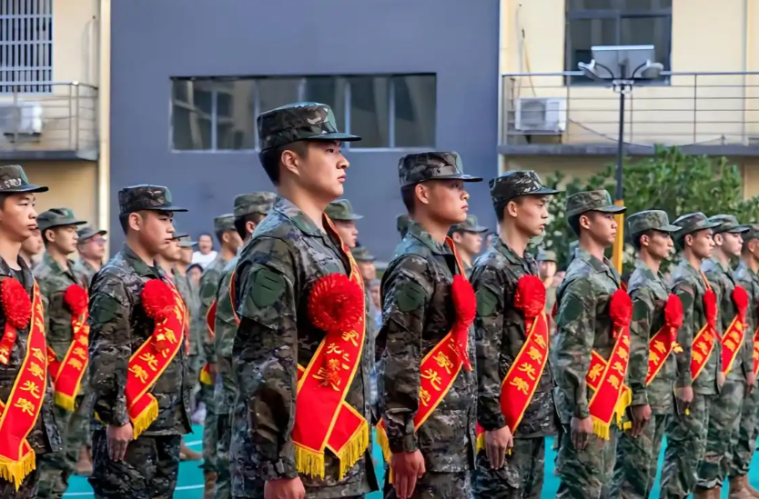 不同学历人群应征义务兵，未来有哪些发展机遇？一文了解→