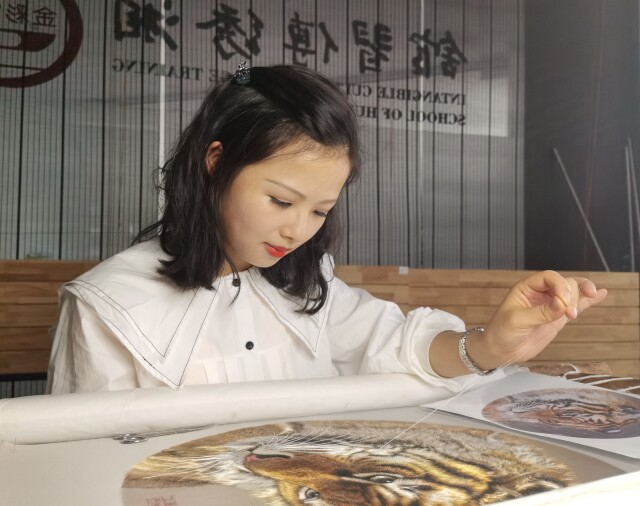 手上的极限分寸，她练了18年 ——记全国五一劳动奖章获得者彭娟