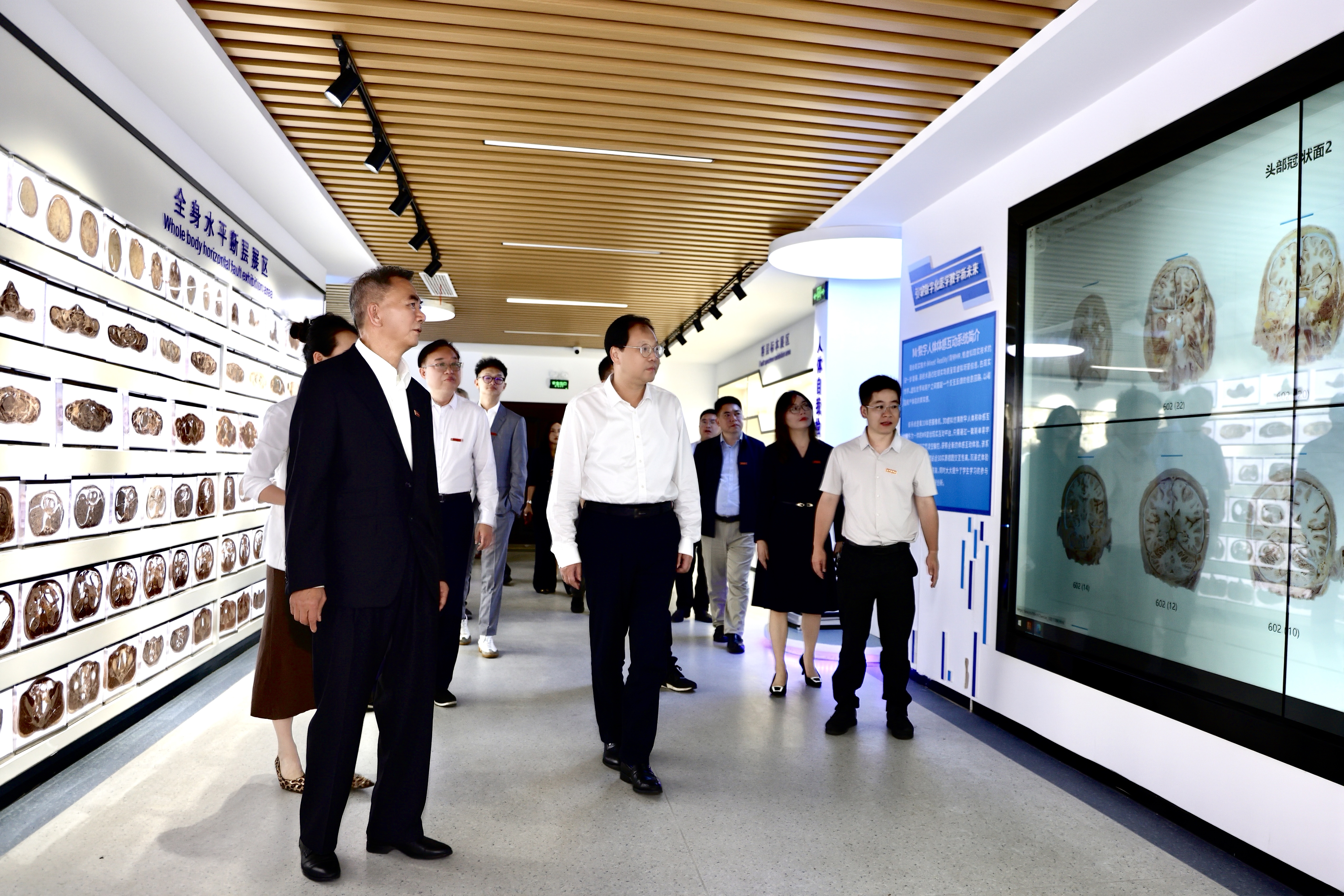 高山一行到长沙医学院、湖南涉外经济学院调研