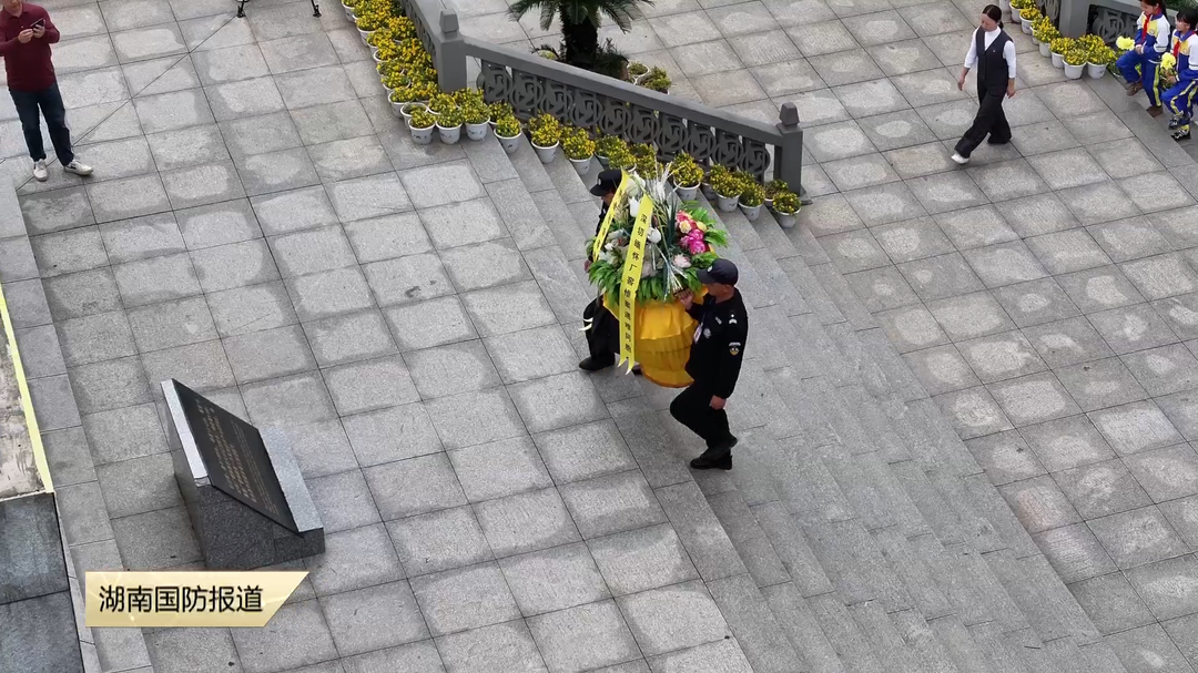 厂窖惨案纪念日，96岁幸存者现身讲述历史给孩子听