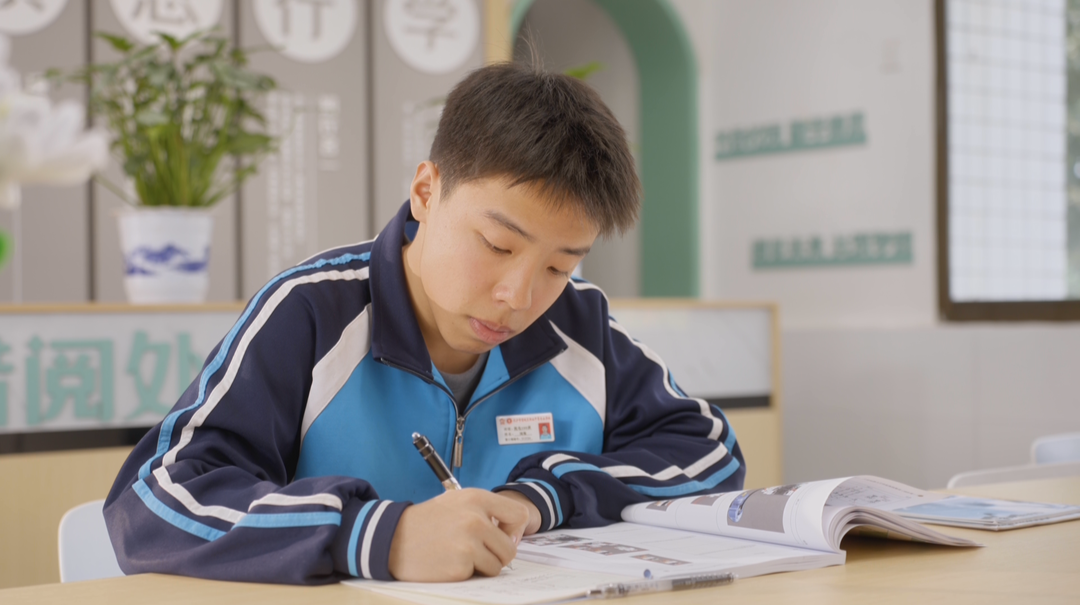 2026职教周：从中考失意到国赛亚军 职校生逐梦工匠之路