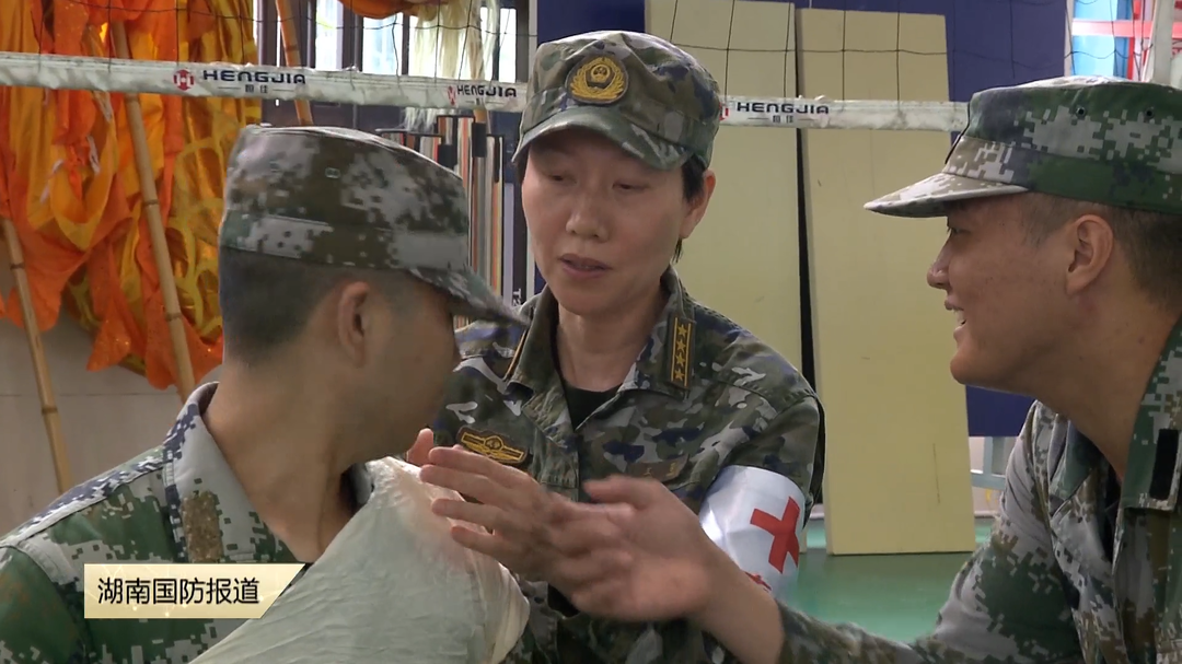 “救”在身边——武警湖南总队医院医护人员进校园传授急救技能