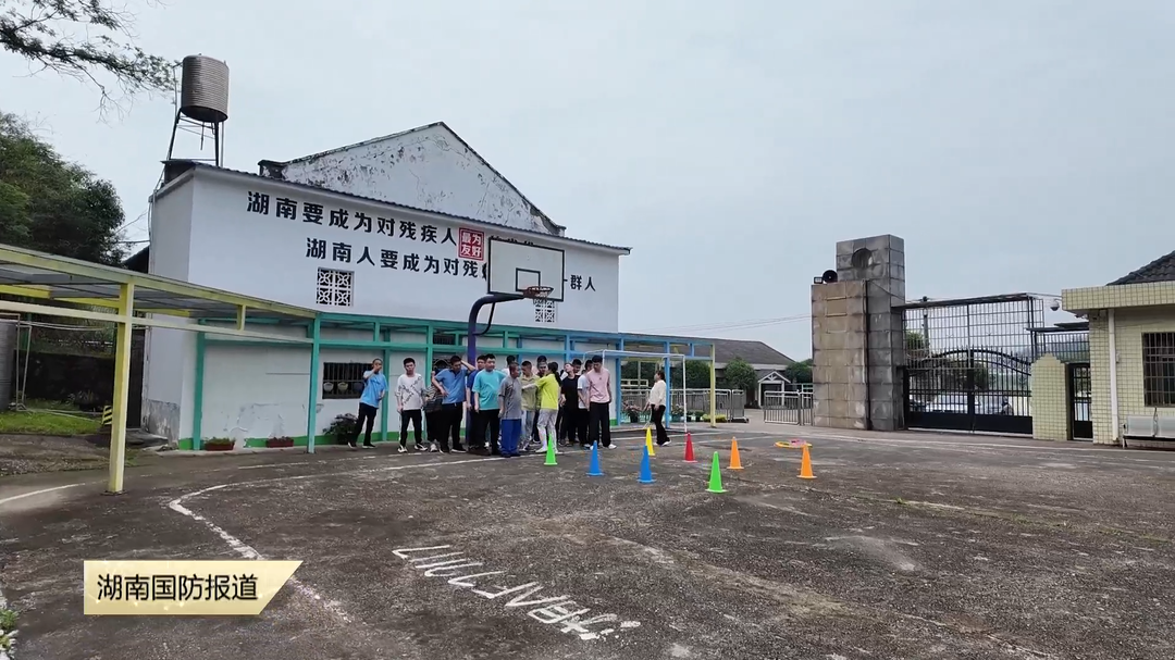 百面老兵 退役军人牵头办学：一场孤独家庭的集体自救
