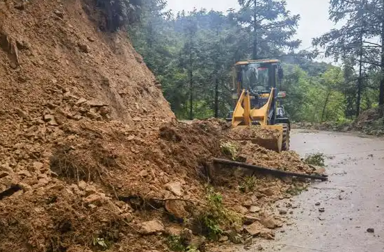 省内普通国省道路20处阻断已抢通16处，4处路段正在全力抢修中