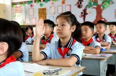 抬高的底线，铸就教育发展新基石——专家解读《中小学基本办学条件底线要求》
