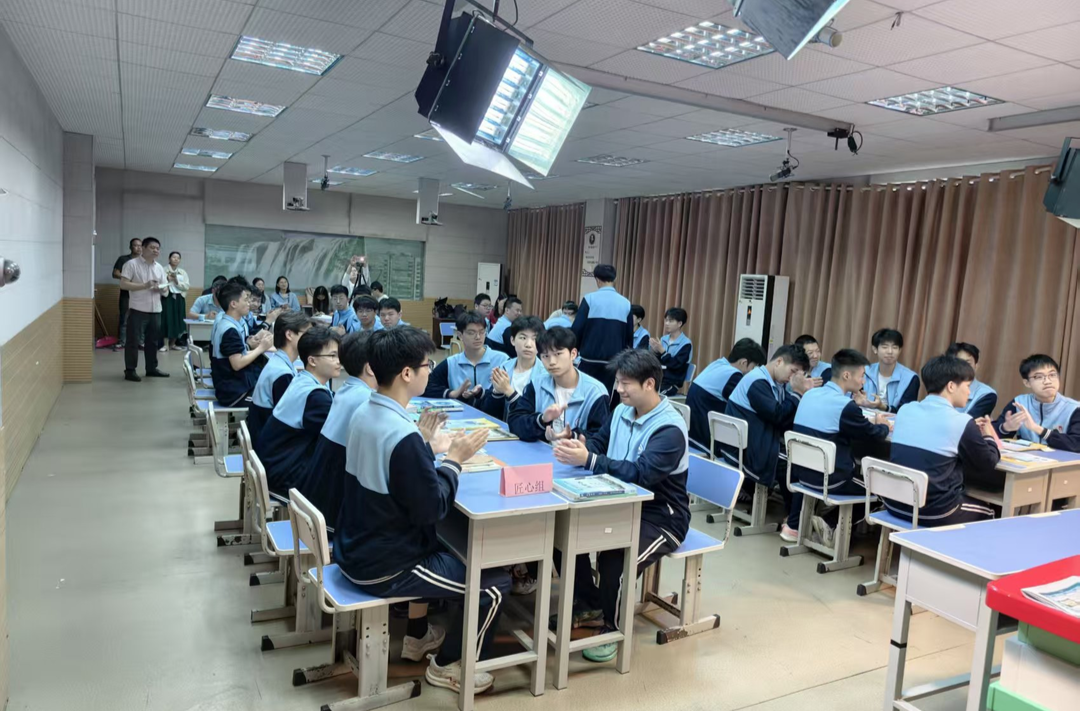 超级班会巧“加盐” 绎心铸匠润心田 ——汨罗职专主题班会有点“甜”