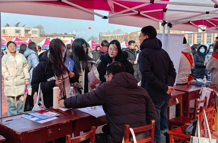 大学生应聘，为何在性格上“造假”？