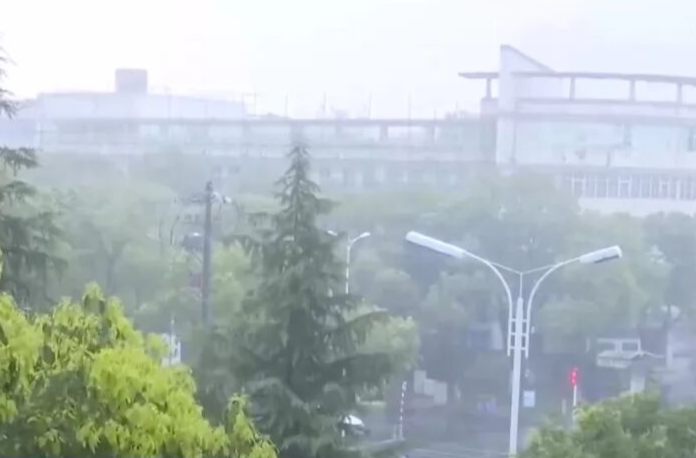 为何今年暴雨来得又早又猛？专家解读