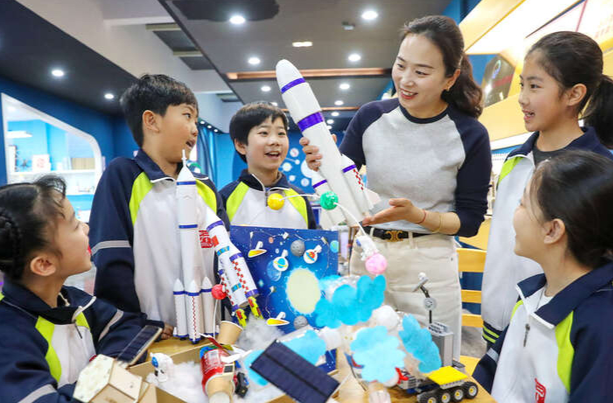 “必须深刻把握中国式现代化对教育、科技、人才的需求”