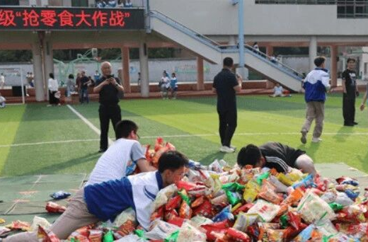 池塘捉鱼、操场骑马、荧光夜跑……湖南学子这样“花式”减压迎考