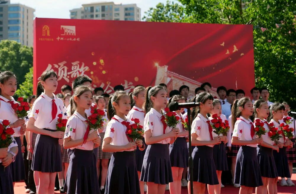 习近平总书记的深情寄望鼓舞新时代少年儿童成长成才