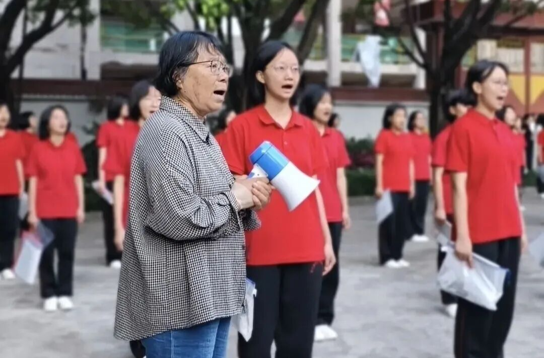 张桂梅，第16年送考！