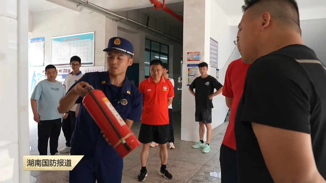 “消防橙”守护逐梦路 长沙消防筑牢“三考”校园安全防线