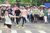 考题在变，关怀不变