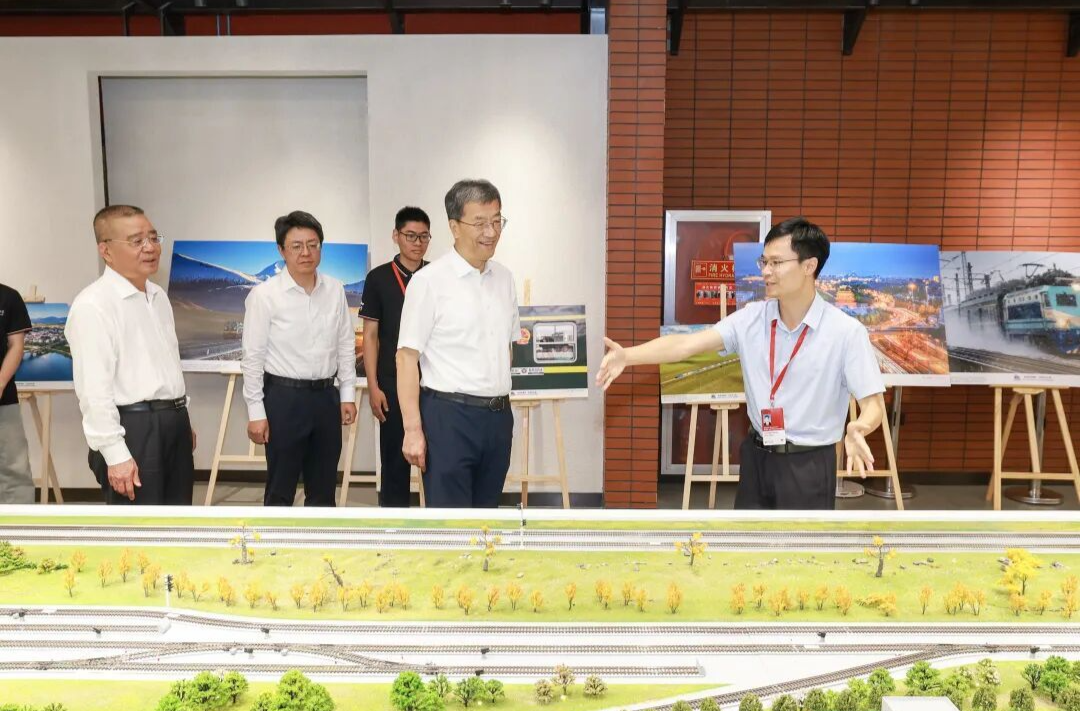 怀进鹏调研北京交通大学、中央戏剧学院