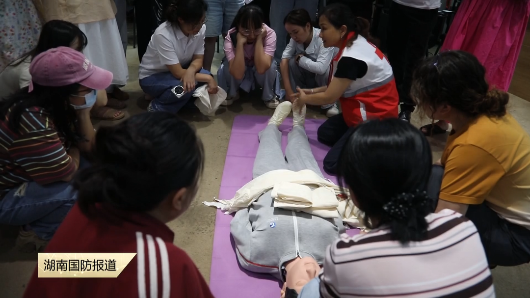 实操学急救 筑牢防汛防溺水“安全墙”