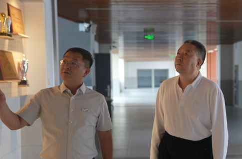 毛万春在长沙调研教育工作
