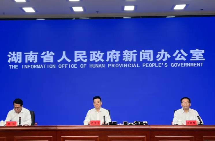 省政府新闻办召开新闻发布会 省教育考试院、省教育厅学生处负责人答记者问
