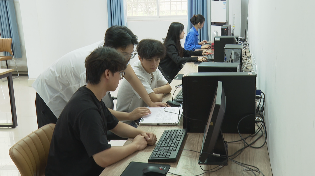 学分置换新举措破局大学生“学创难兼顾”矛盾