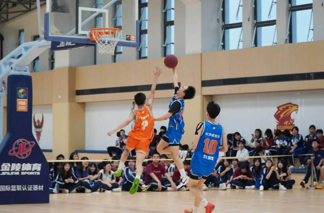 以体育人！长沙这所高中的“班BA”决赛得到CBA球员罗汉琛点赞！
