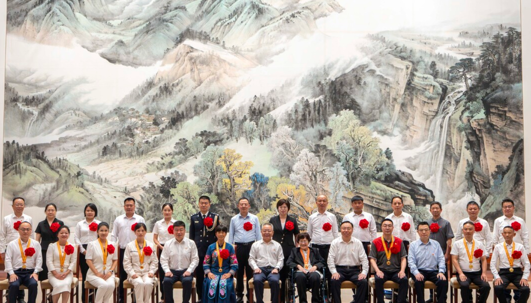 沈晓明会见我省“七一勋章”获得者和全国“两优一先”表彰对象