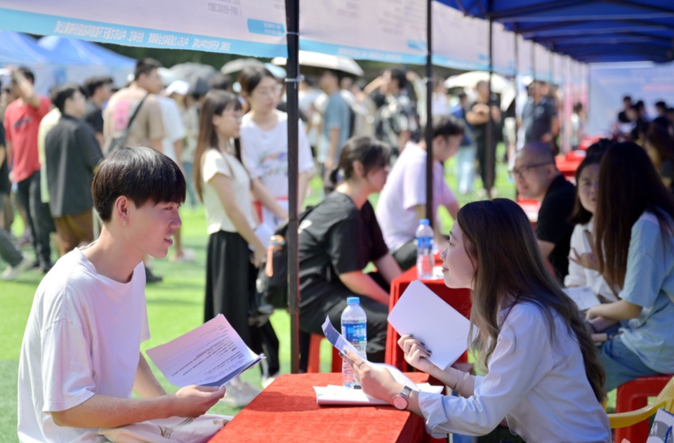 人力资源社会保障部启动2026年高校毕业生等青年就业服务攻坚行动