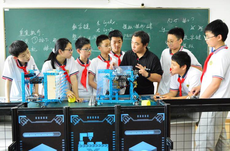 《人民日报》：教育强国建设开新局见实效