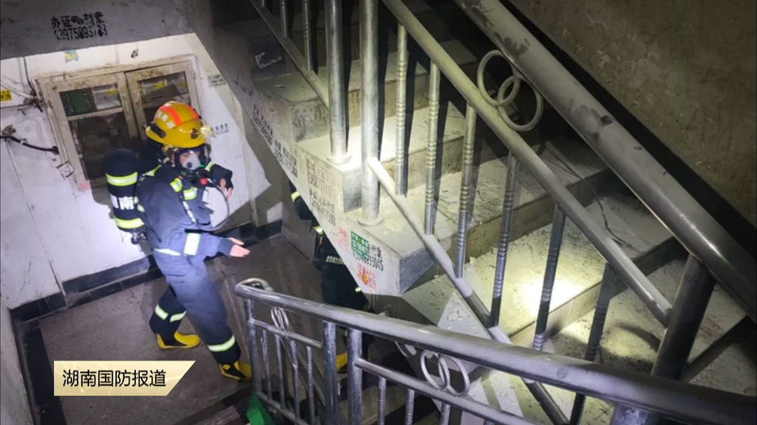 芙蓉夜话消防 观实景敲警钟 守住家门口的“生命通道”