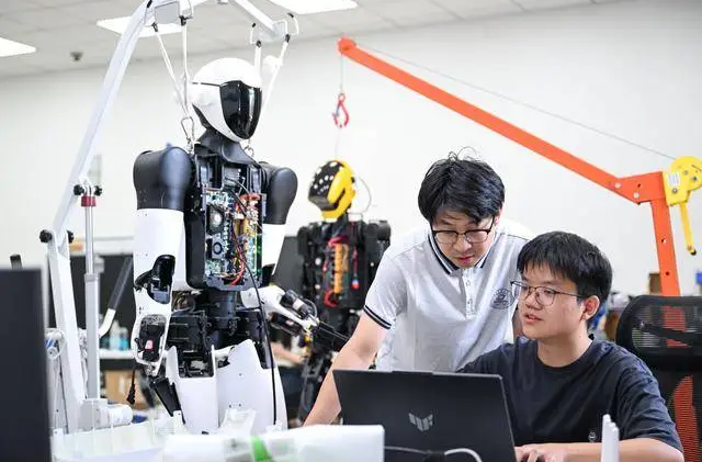 向新而行，凝聚科技创新的青春力量