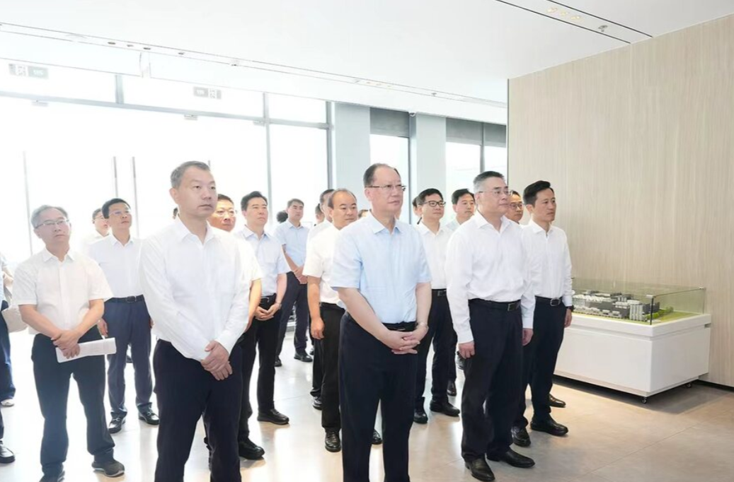 毛伟明率团在上海学习考察人工智能产业