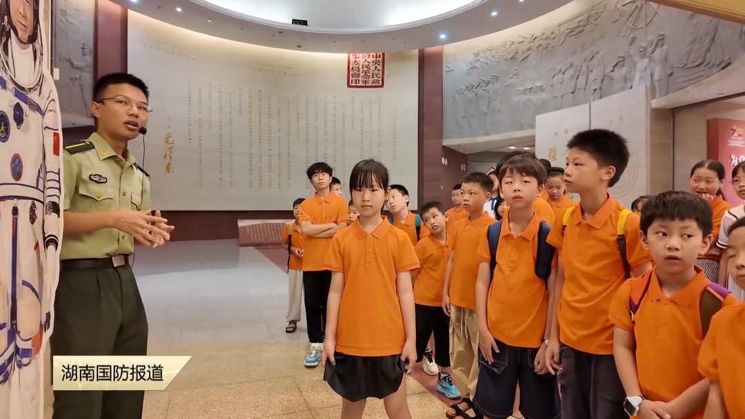 暖心研学！新业态劳动者子女走进国防科大