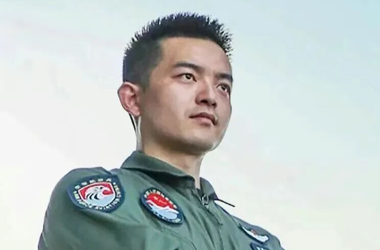 中国军校形象代言人亮相，湖南岳阳籍飞行员陈思麒在列