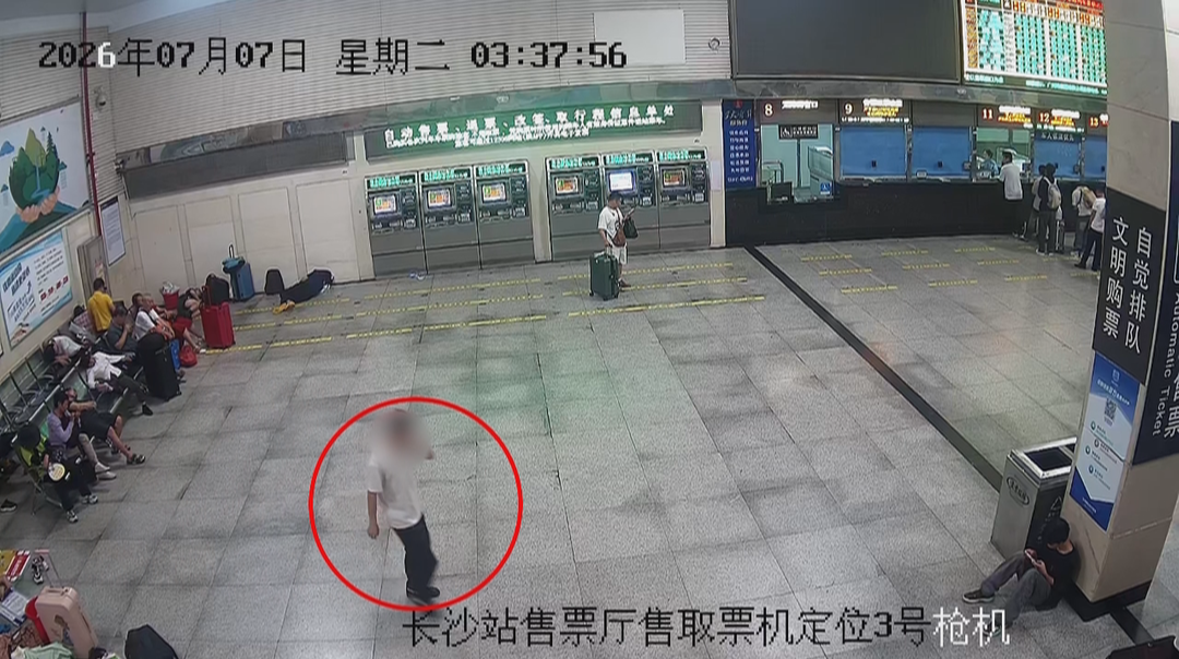 假期出行别大意 长铁警方连破两起手机盗窃案