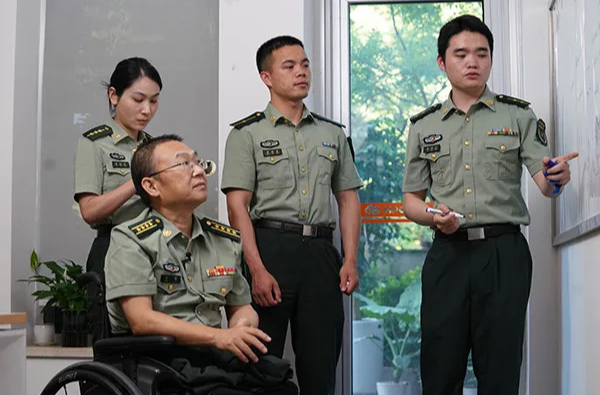 轮椅作战车，自强铸国盾——记国防科技大学计算机学院研究员王戟