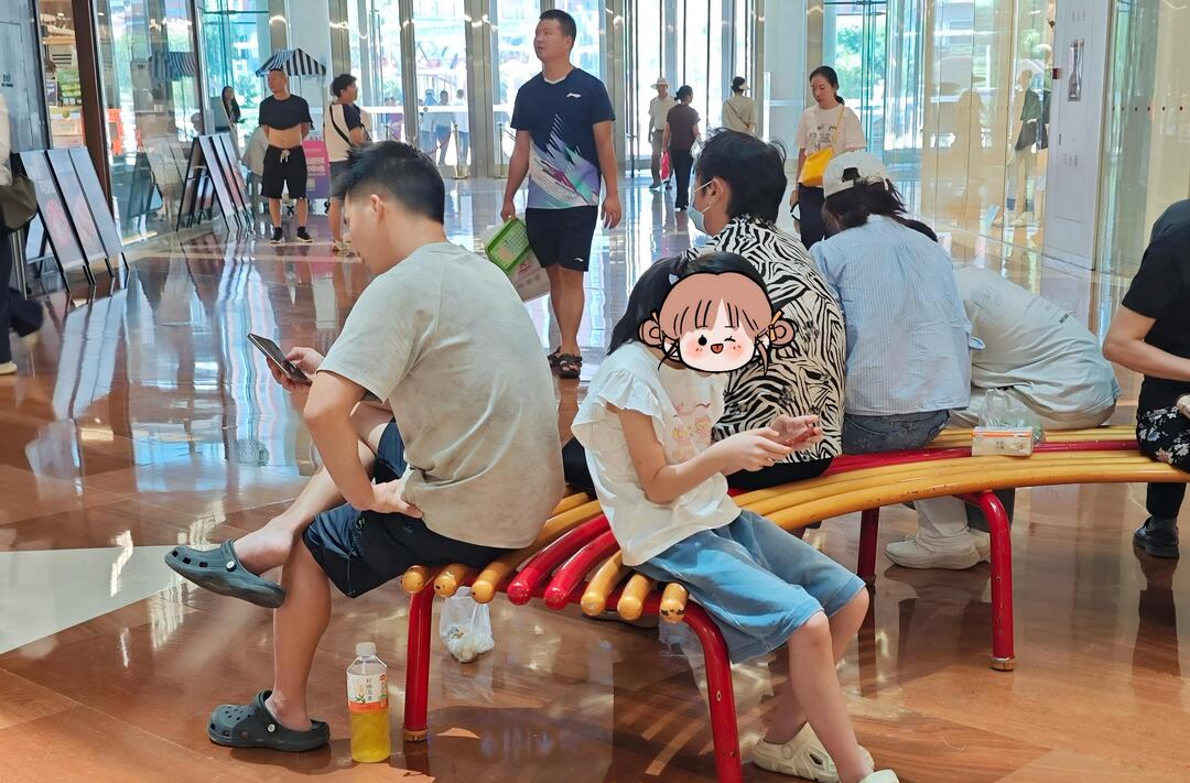 暑假“电子带娃”盛行，家长如何找回主动权