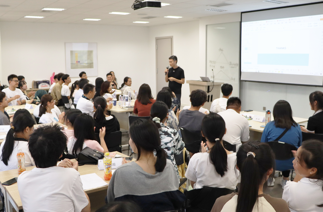 从“刷高分”迈向“深思考”—— 暑假第一课，“准大学生”们这样学