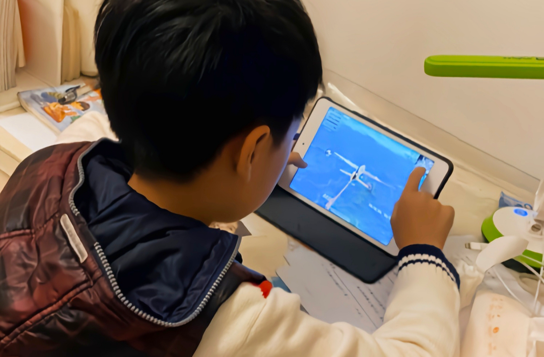 调查显示短视频和网游成中小学生暑期消时“两件套”
